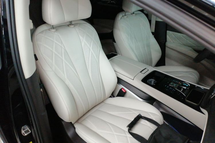 Used Denza D9 2025 DM-i Smart Drive 1020 Four-Wheel Drive Deluxe Model
