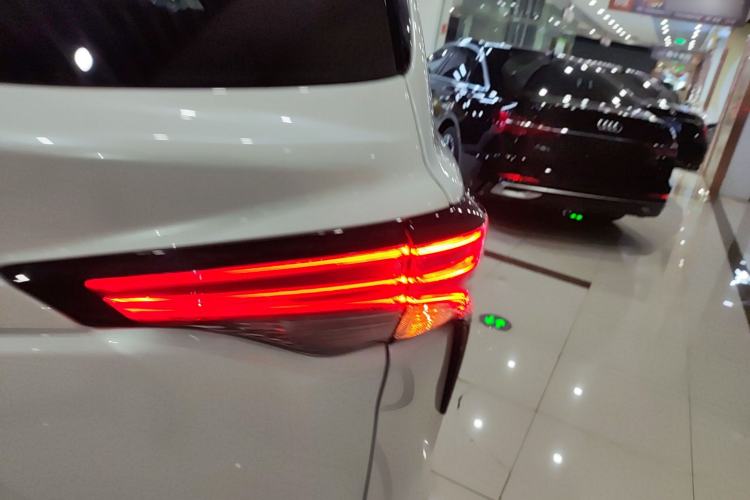 Used Toyota Sienna 2024 2.5L Hybrid Four-Wheel Drive Prestige Edition