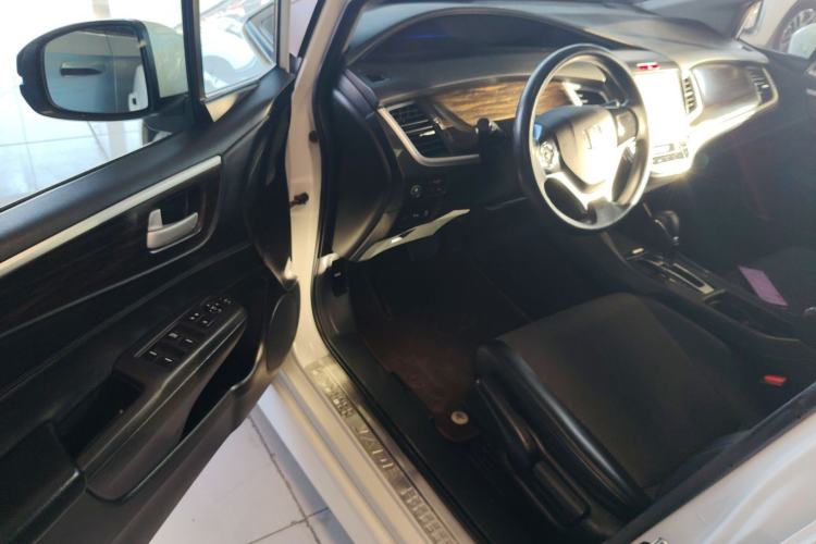 Used Honda Jade 2017 1.8L automatic Comfort version 5 seats
