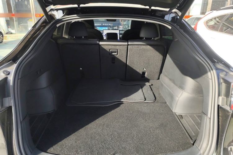 Used Tesla Model Y 2023 Long-Range All-Wheel-Drive Version