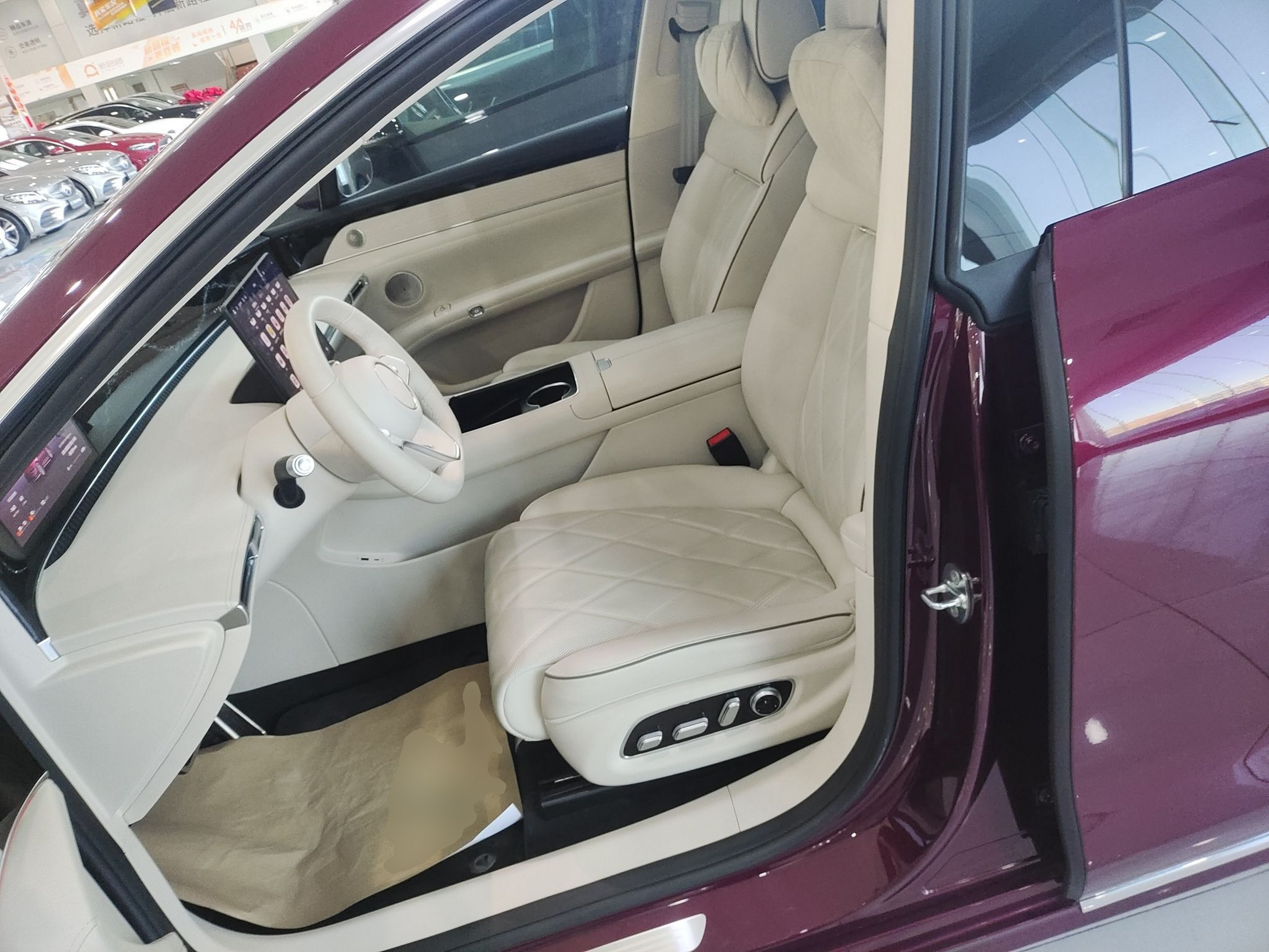 Переднее сиденье в автомобиле