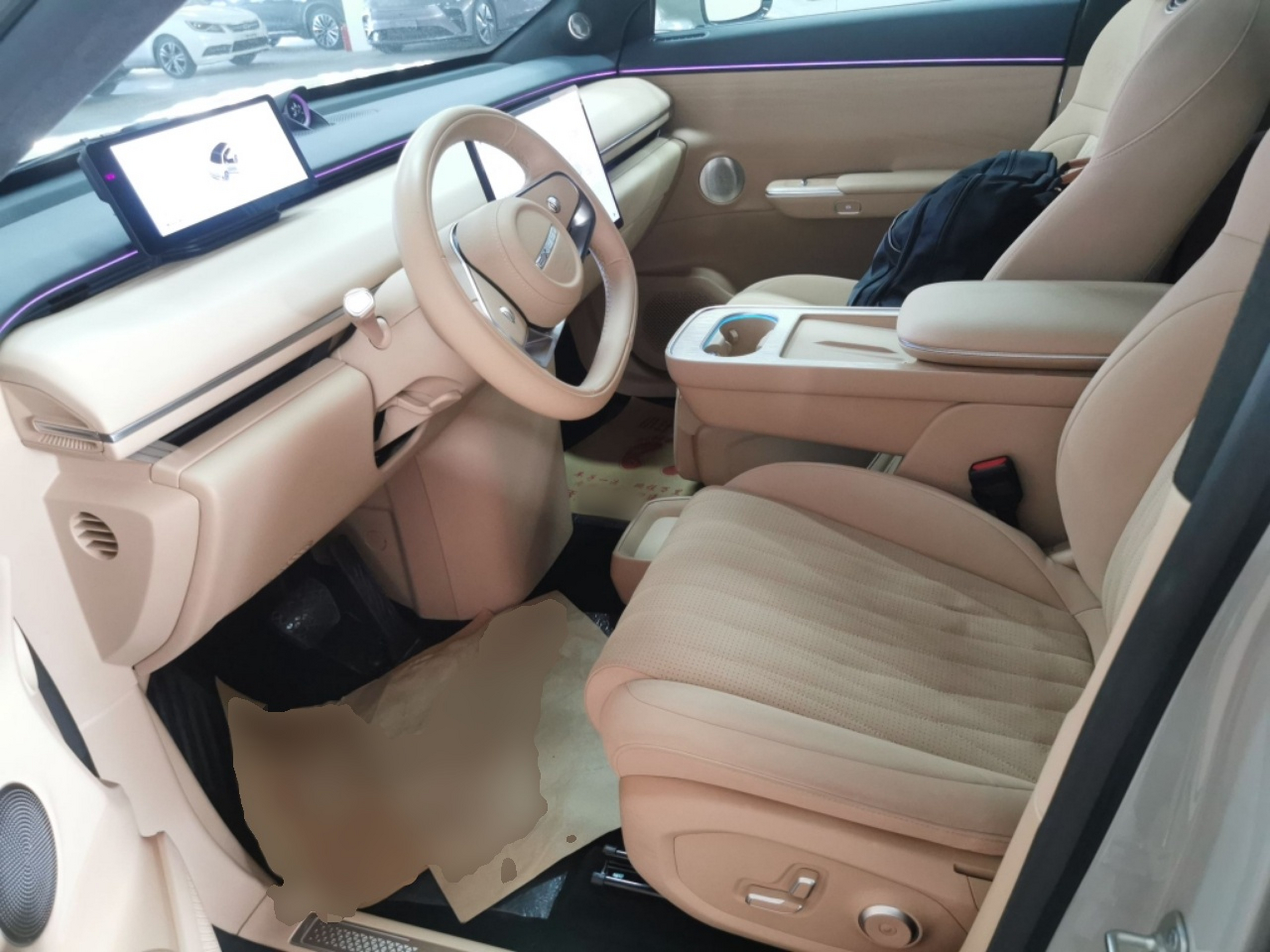 Переднее сиденье в автомобиле