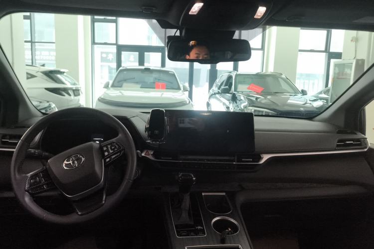 Used Toyota Sienna 2021 2.5L Hybrid Premium Edition
