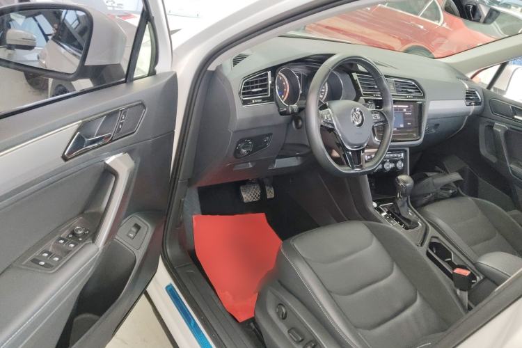 Used Volkswagen Tiguan L 2020 330TSI Automatic Two-Wheel Drive Smart Luxury Edition China VI Standard
