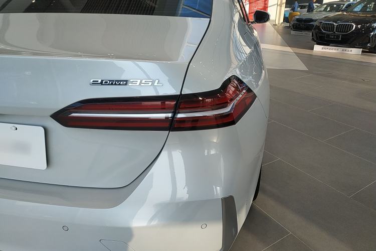 Used BMW i5 2024 eDrive 35L Prestige Luxury Package
