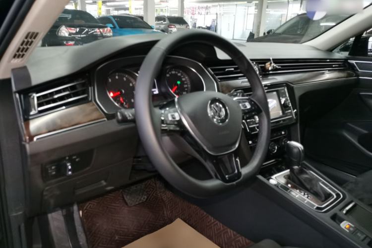 Used Volkswagen Magotan 2018 330TSI DSG Luxury Model

