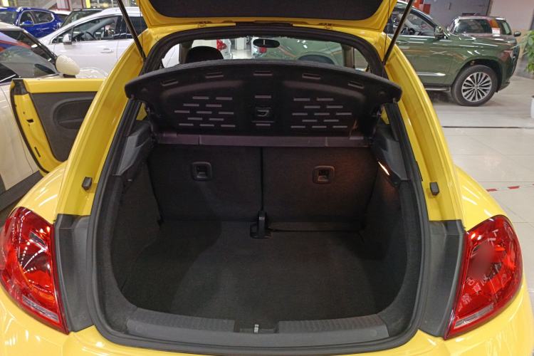 Used Volkswagen Beetle 2015 180TSI model
