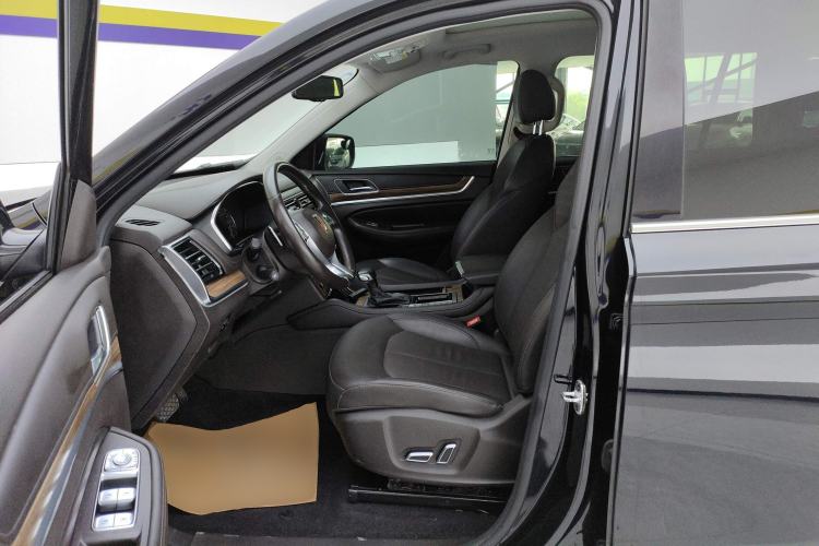 Used Roewe RX8 2018 30T Smart Connectivity Two-Wheel Drive Flagship Edition
