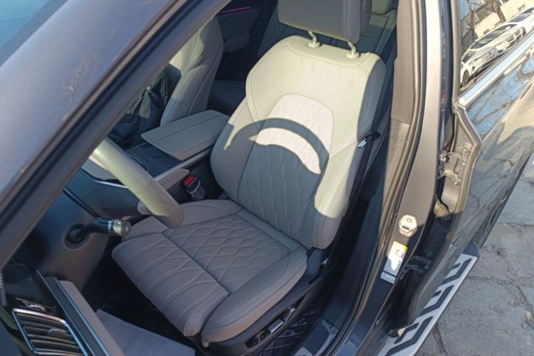 Used BYD Tang New Energy 2024 DM-i Glory Edition 200KM Flagship Model
