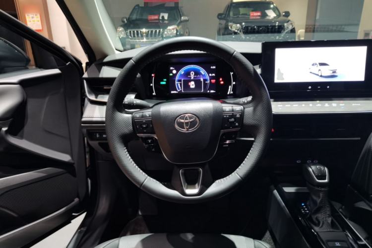 Used Toyota Camry 2024 Dual-Motor 2.0 HGVP Luxury Edition
