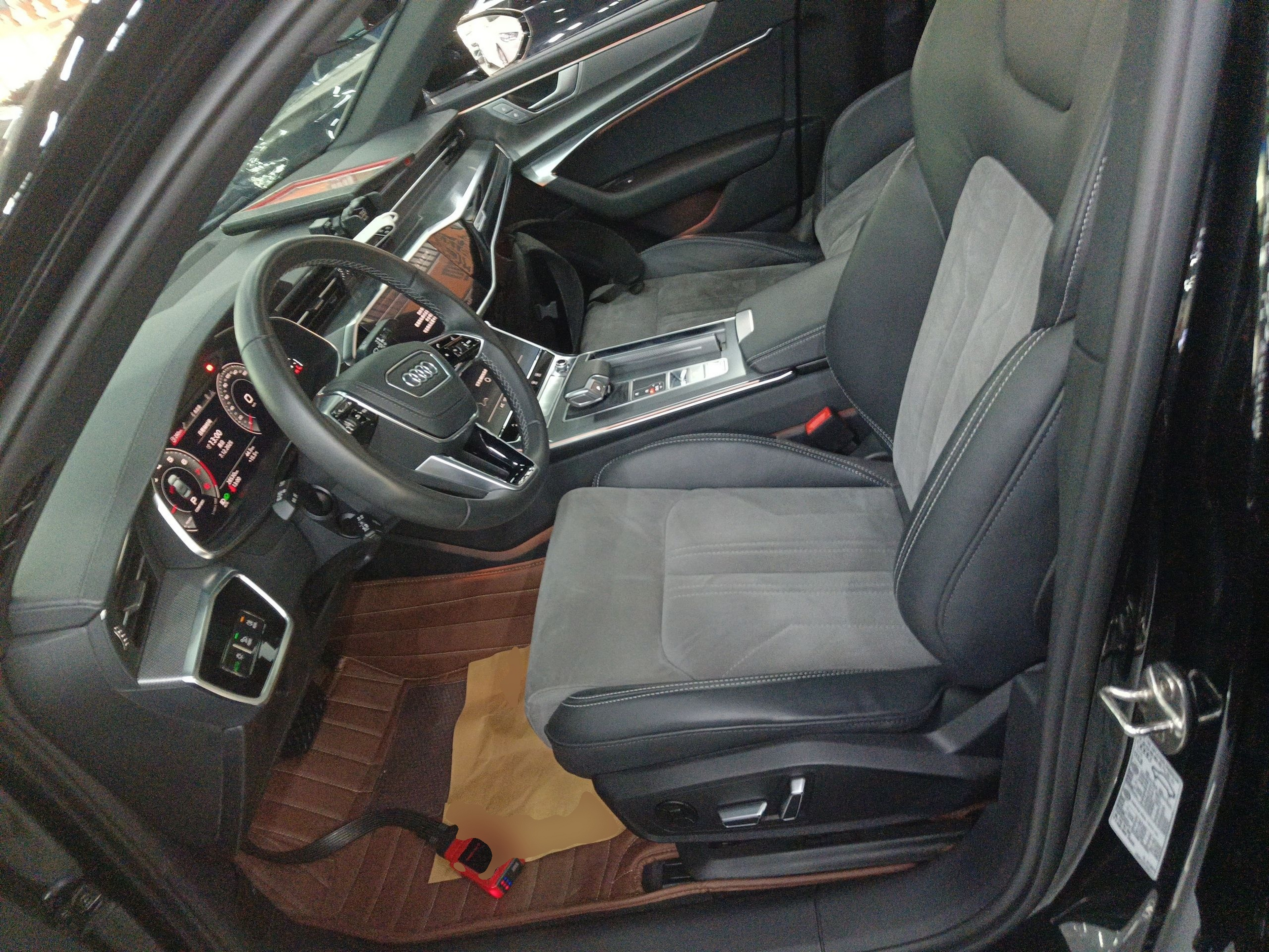 المقاعد الأمامية داخل السيارة