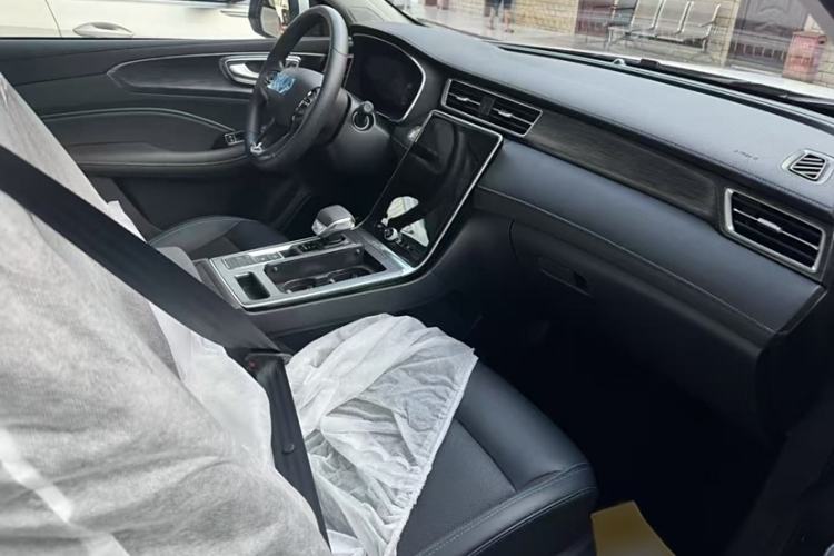 Used Roewe RX5 2025 PLUS 330TGI Automatic Trendsetting Smart Edition
