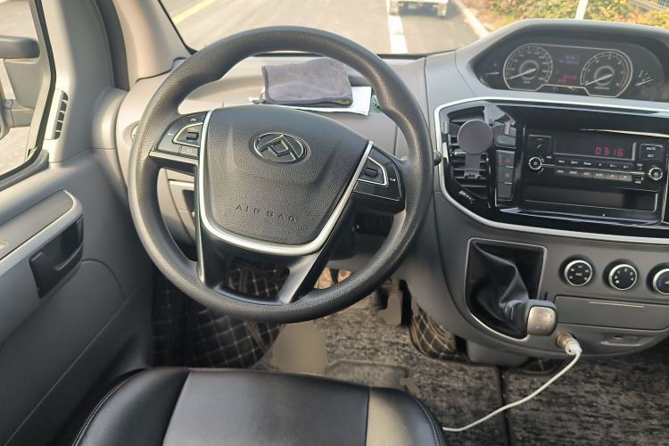 Used SAIC MAXUS Xintu V80 2019 2.5T Classic Edition 6-Speed Manual – Aoyuntong Short Wheelbase Mid-Height Design 5/6 Seats