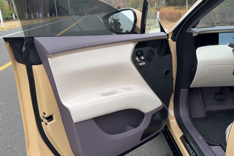 Used  11 2024 630 Rear-Wheel Drive Edition with Three Lasers