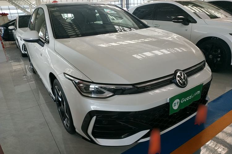 Used Volkswagen Golf 2025 300TSI R-Line
