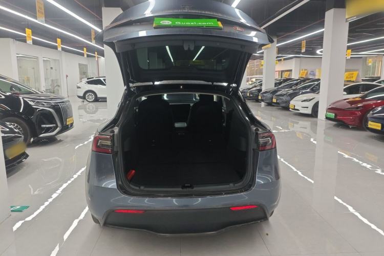 Used Tesla Model Y 2022 Long-Range All-Wheel-Drive Version
