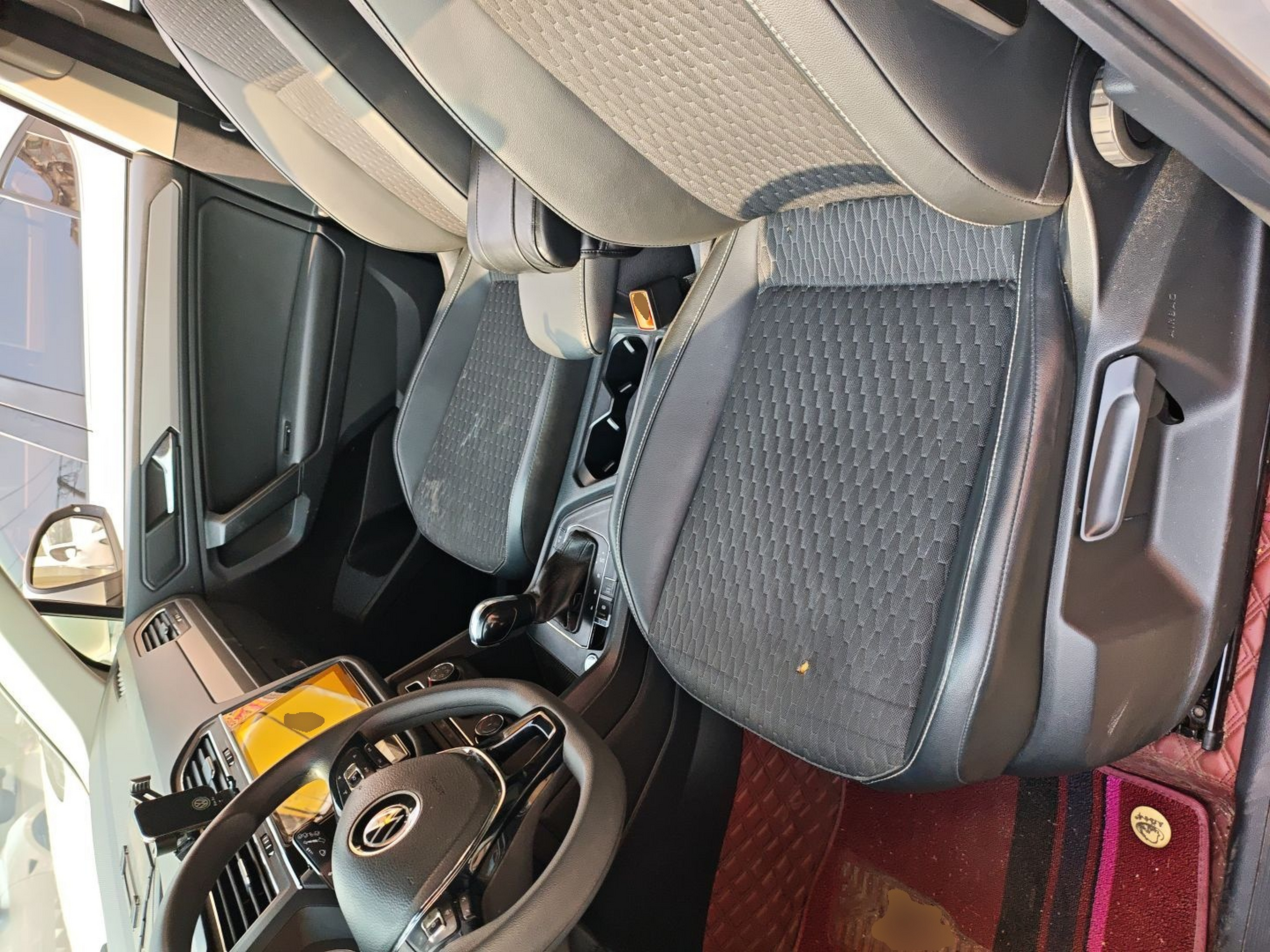 Переднее сиденье в автомобиле