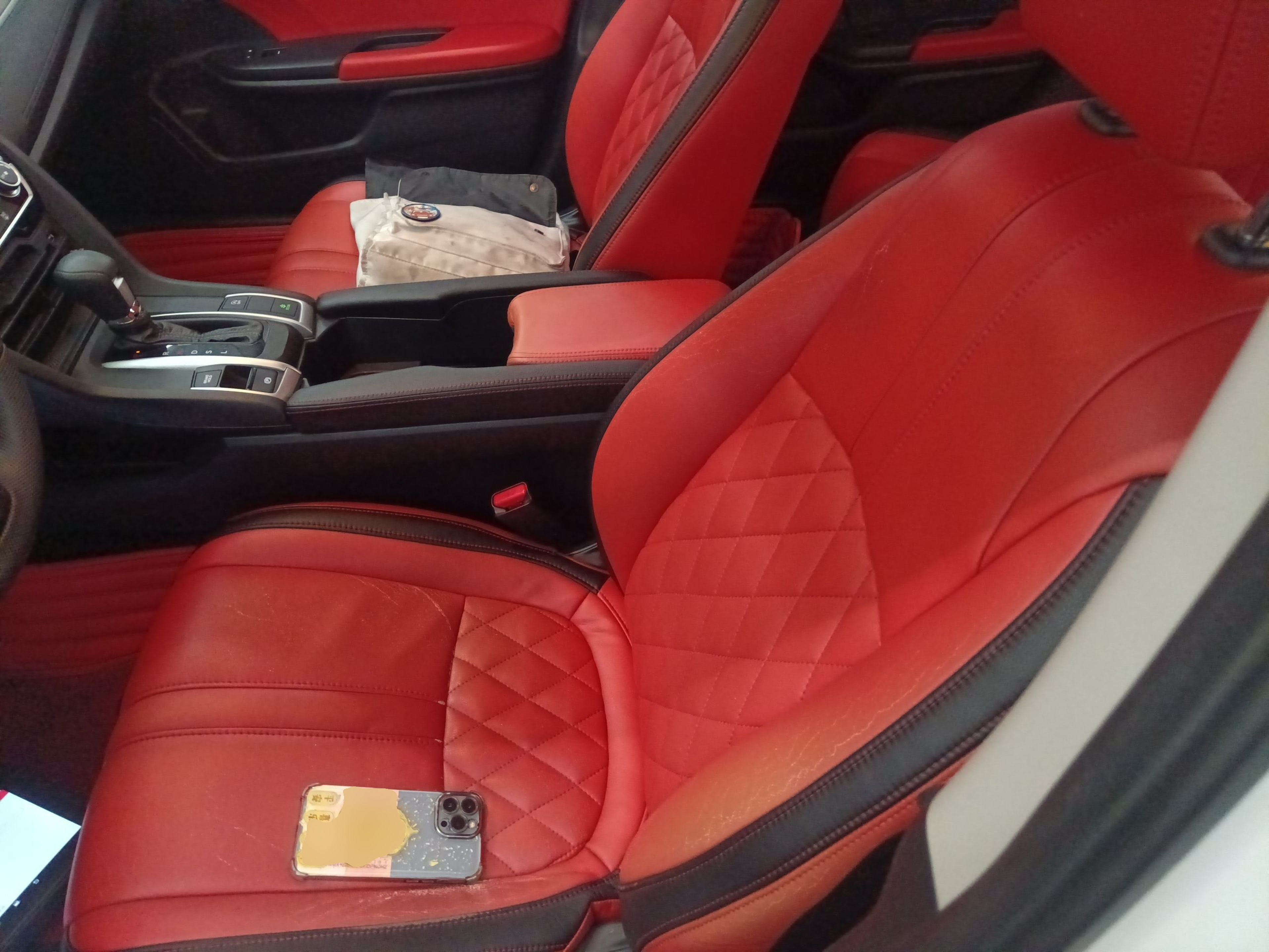 Переднее сиденье в автомобиле