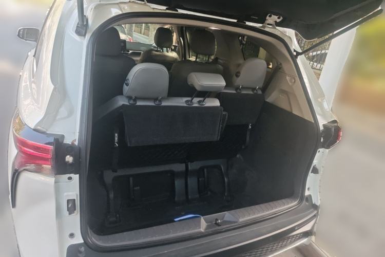 Used Toyota Granvia 2023 2.5L Hybrid Comfort Edition
