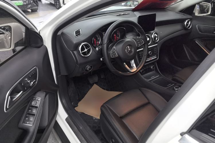 Used Mercedes-Benz GLA 2017 GLA 200 Fashion Model
