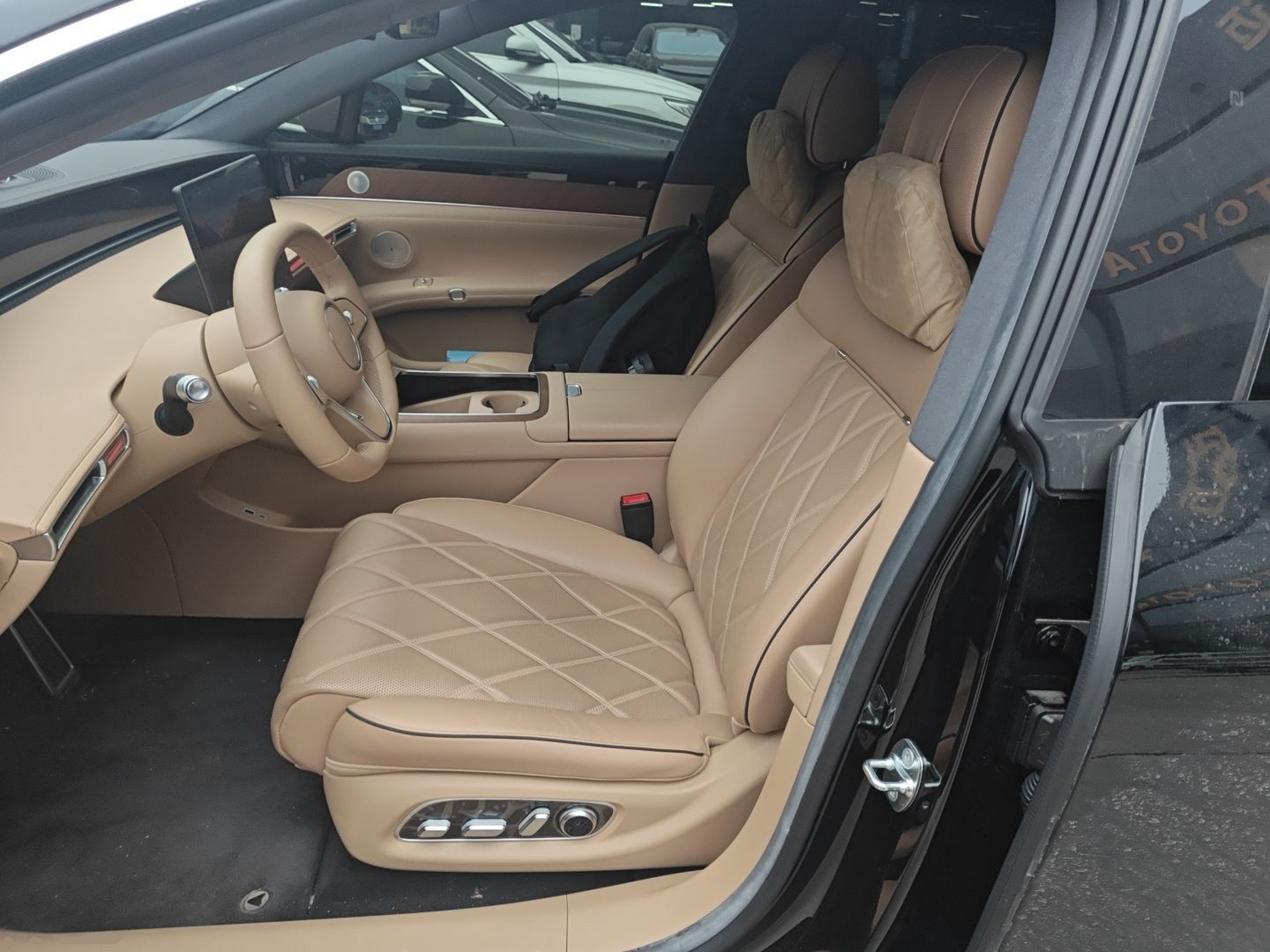 Переднее сиденье в автомобиле