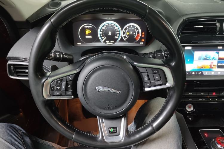 Used Jaguar F-PACE 2016 2.0T Two-Wheel-Drive R-Sport Sport Edition
