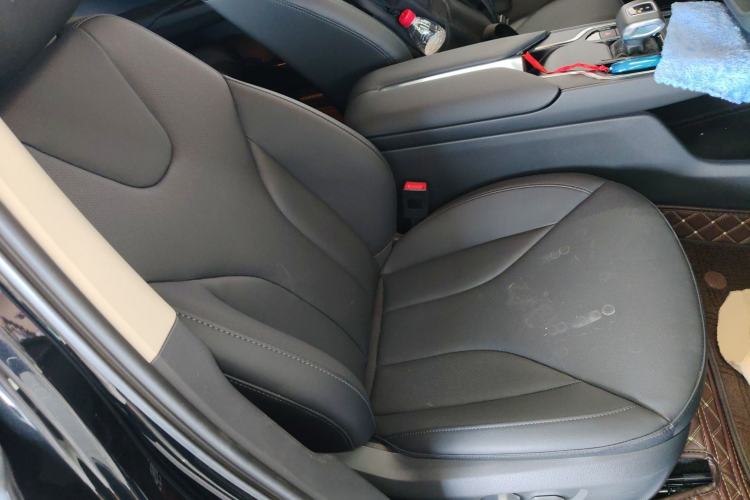 Used Hongqi E-QM5 2022 431 km Charge & Enjoy Edition
