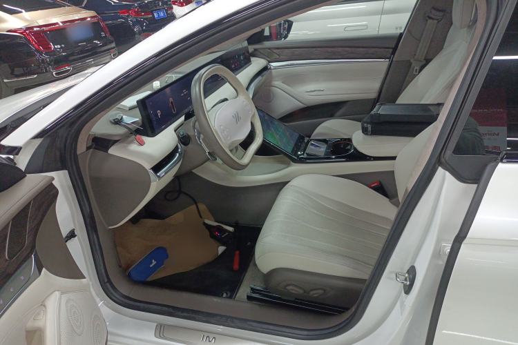 Used  L7 2022 Dynamic Model
