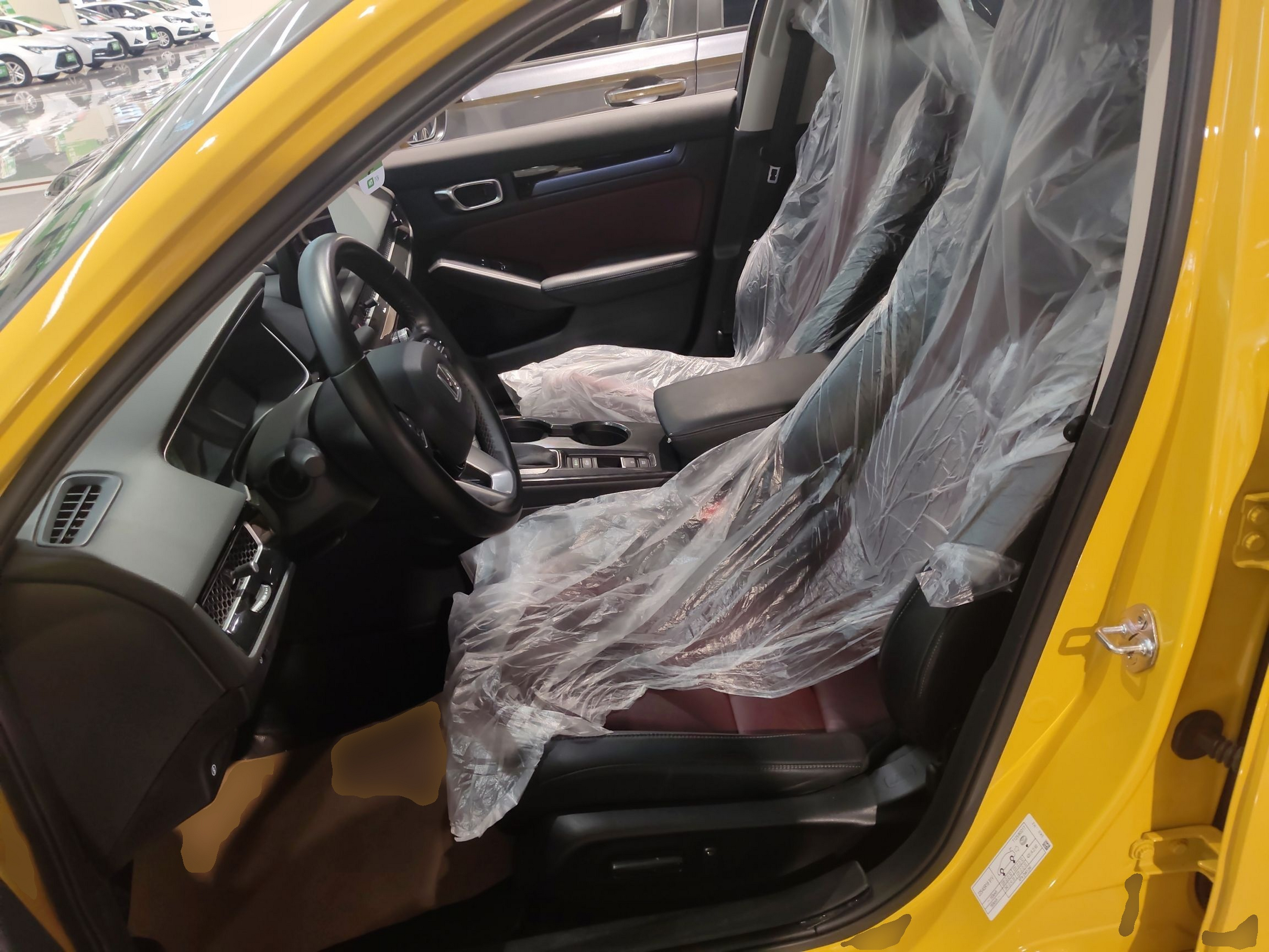 المقاعد الأمامية داخل السيارة