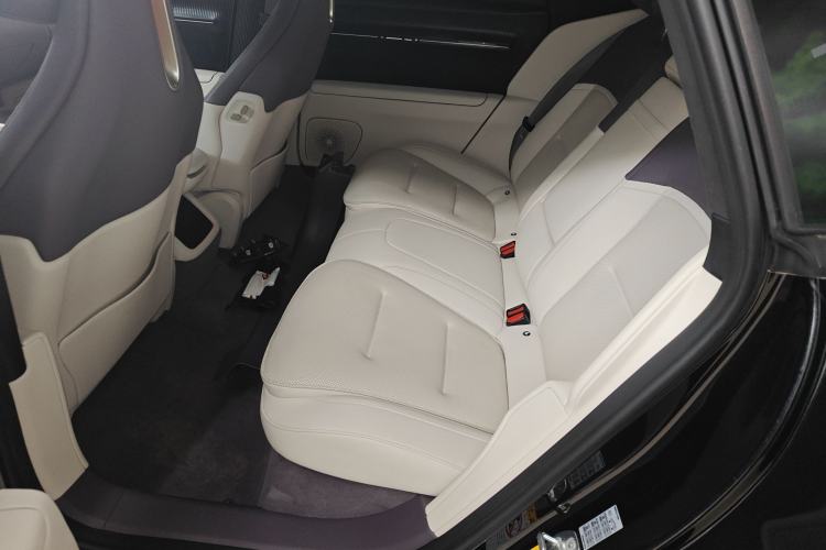 Used  12 2024 700 Three-Laser Rear-Wheel Drive Luxury Edition