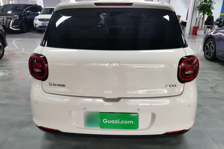 Used  3 2023 405km Air