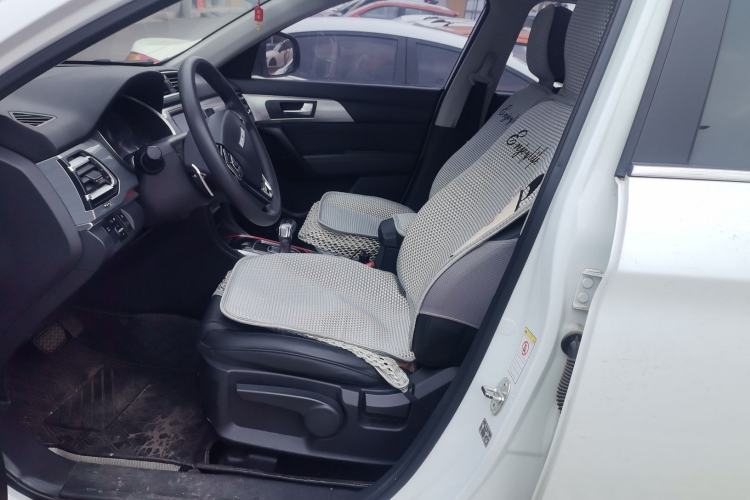 Used Haval H2 2018 1.5T Dual-Clutch Two-Wheel Drive Fashion Model China VI Standard
