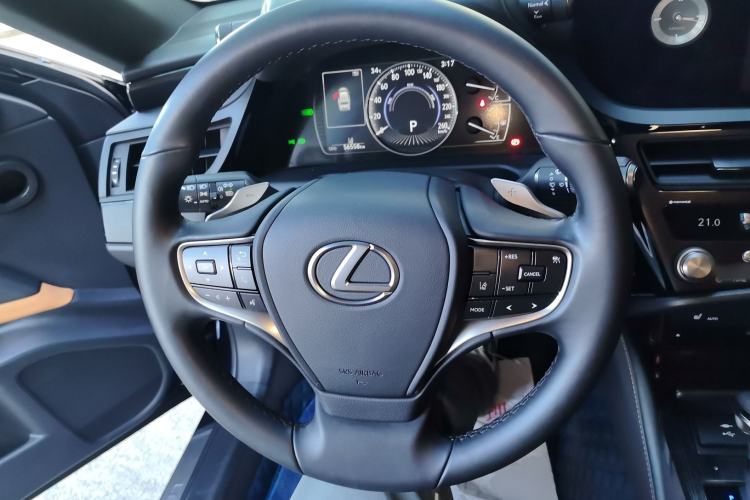 Used Lexus ES 2021 300h Excellence Edition
