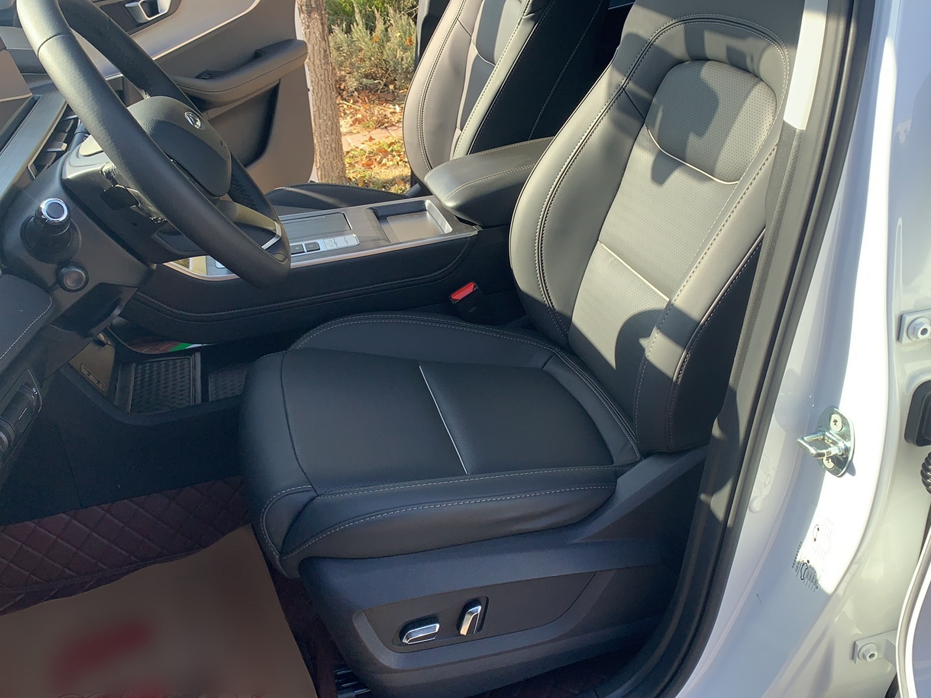 Переднее сиденье в автомобиле