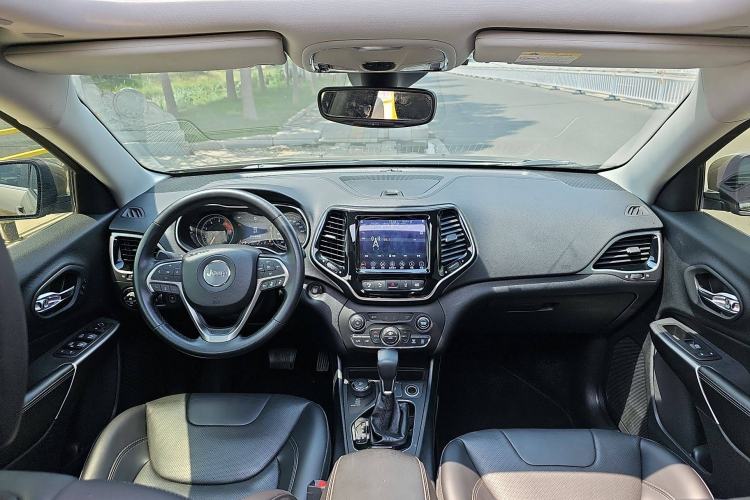 Used  Cherokee 2019 2.0T Four-Wheel Drive All-Round Version China VI
