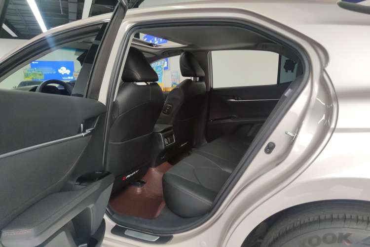 Used Toyota Camry 2021 2.0G Luxury Edition
