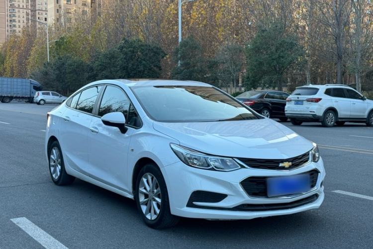 Used Chevrolet Cruze 2018 320 Automatic Pioneer Sunroof Edition
