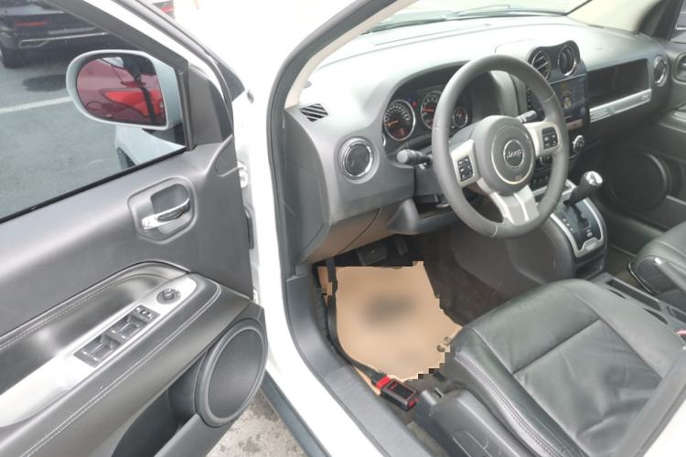 Used  Compass 2015 2.0L Two-Wheel Drive Luxury Edition
