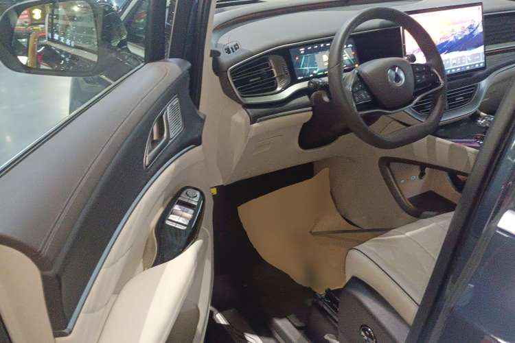 Used Denza D9 2024 DM-i 980 Four-Wheel Drive Flagship Model
