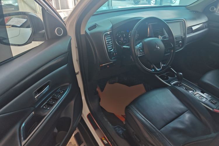 Used Mitsubishi Outlander 2018 2.4L 4x4 Luxury Edition 7-Seater