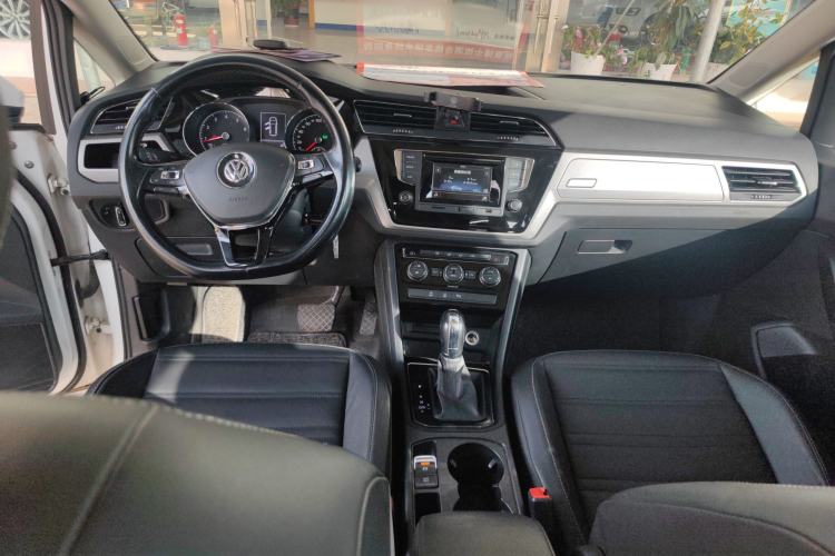 Used Volkswagen Touran 2016 Volkswagen Touran L 280TSI DSG Comfort Edition
