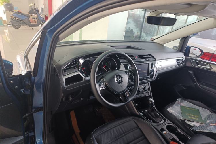 Used Volkswagen Touran 2018 Volkswagen Touran L 280TSI DSG Comfort Edition 7-seater