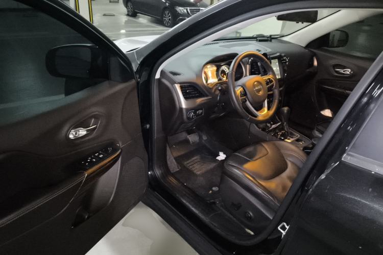 Used  Cherokee 2017 2.0L Superior Edition
