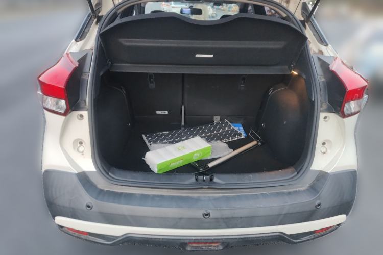 Used Nissan Kicks 2018 1.5L CVT Smart Connect Luxury Edition
