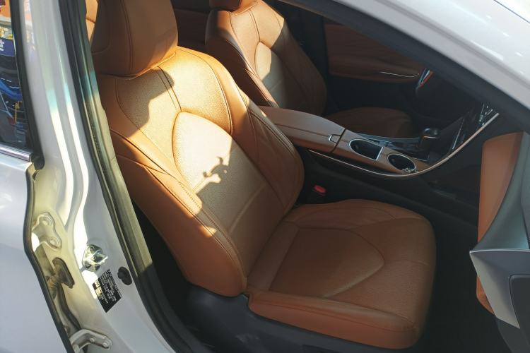 Used Toyota Avalon 2019 Dual-Engine 2.5L XLE Prestige Version China VI Standard