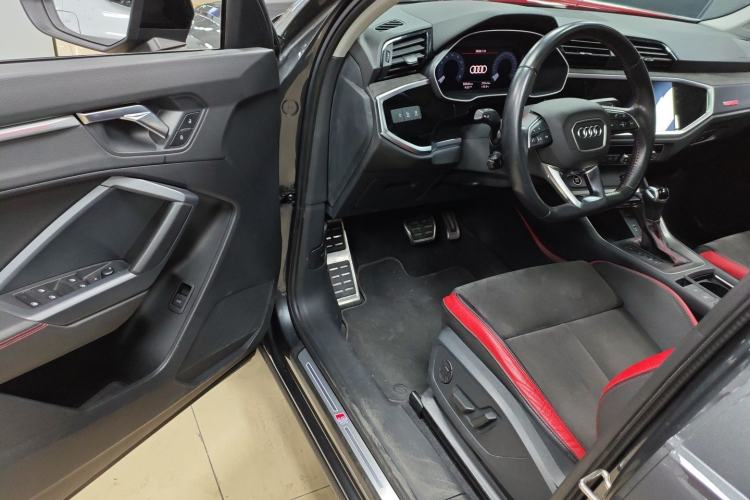 Used Audi Q3 2021 40 TFSI Fashion Dynamic Model
