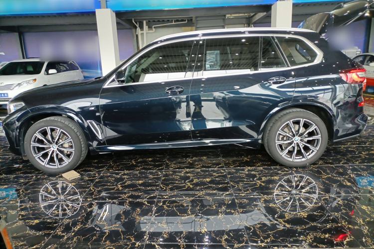 Used BMW X5 2022 Restyled xDrive 30Li Luxury Version M Sport Package
