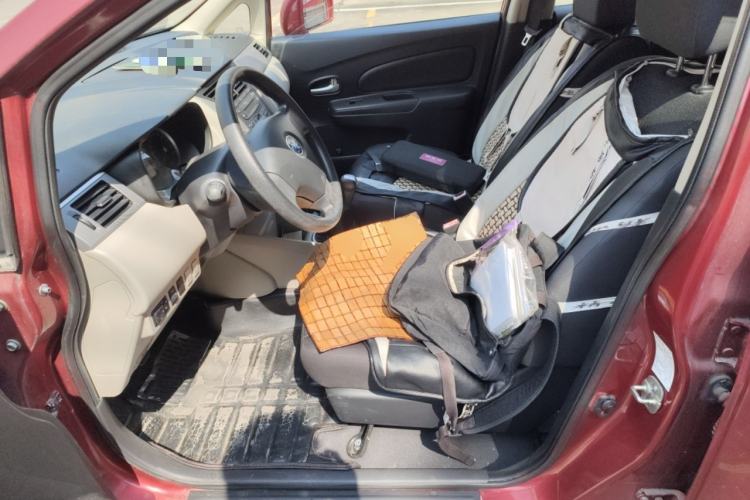 Used Venucia R50 2015 1.6L Manual Fashion Edition
