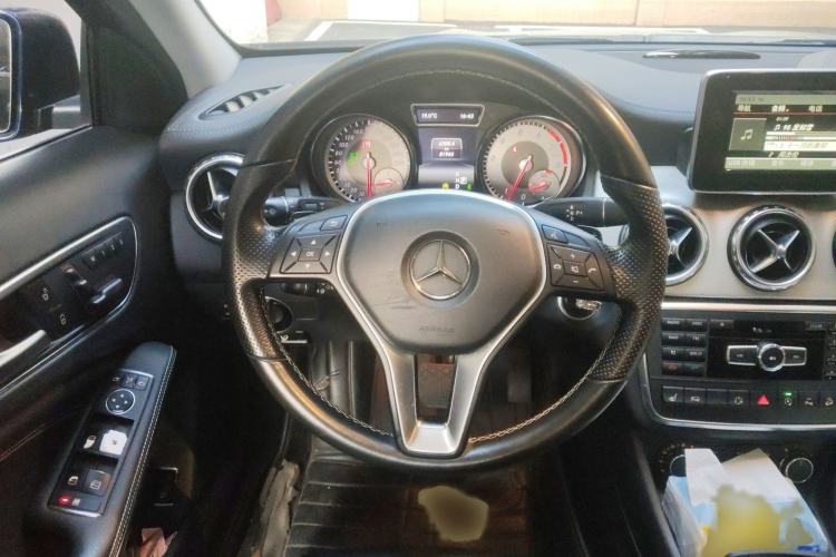 Used Mercedes-Benz GLA 2015 GLA 220 4MATIC Luxury Model
