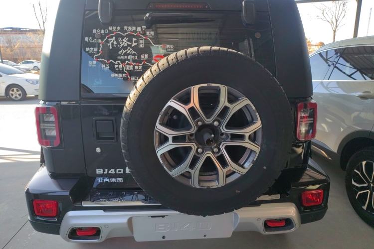 Used  BJ40 2023 2.0T Automatic Four-Wheel Drive Urban Hunter Edition Chivalrous Type
